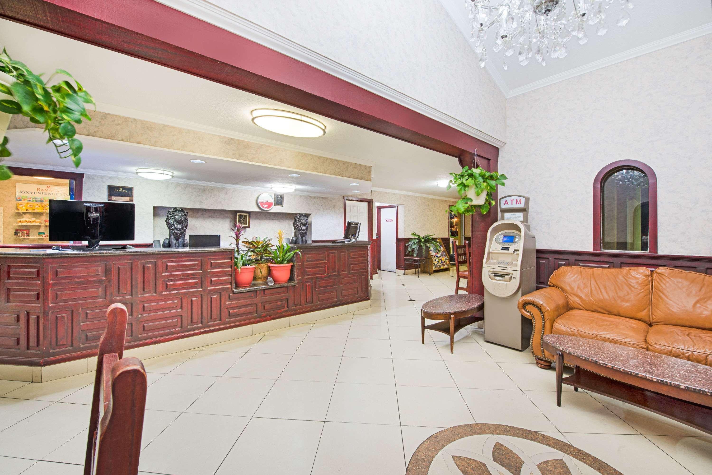 Ramada By Wyndham Flagstaff East Hotell Exteriör bild