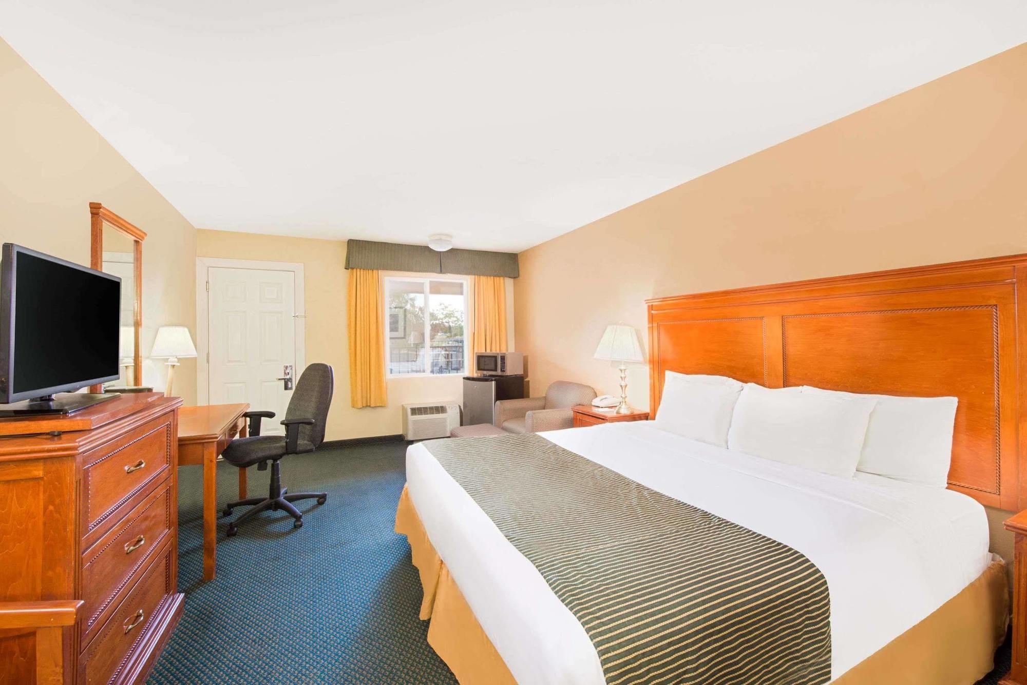 Ramada By Wyndham Flagstaff East Hotell Exteriör bild