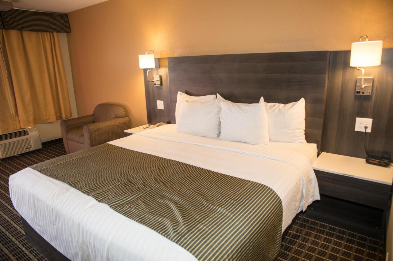 Ramada By Wyndham Flagstaff East Hotell Exteriör bild