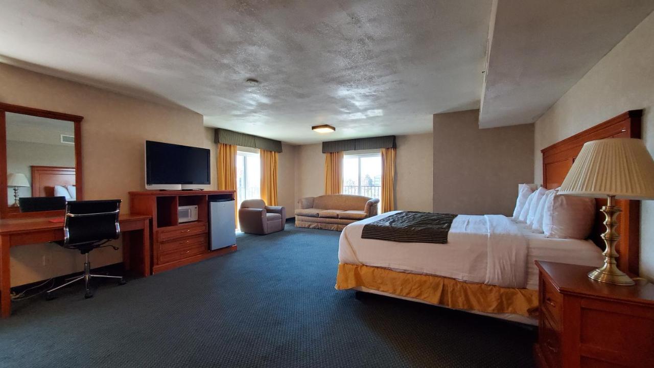 Ramada By Wyndham Flagstaff East Hotell Exteriör bild